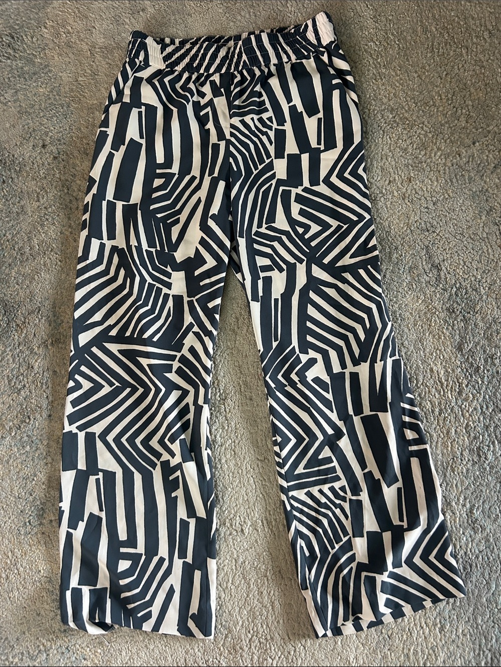 Gray & White Geometric women's pull on Pants